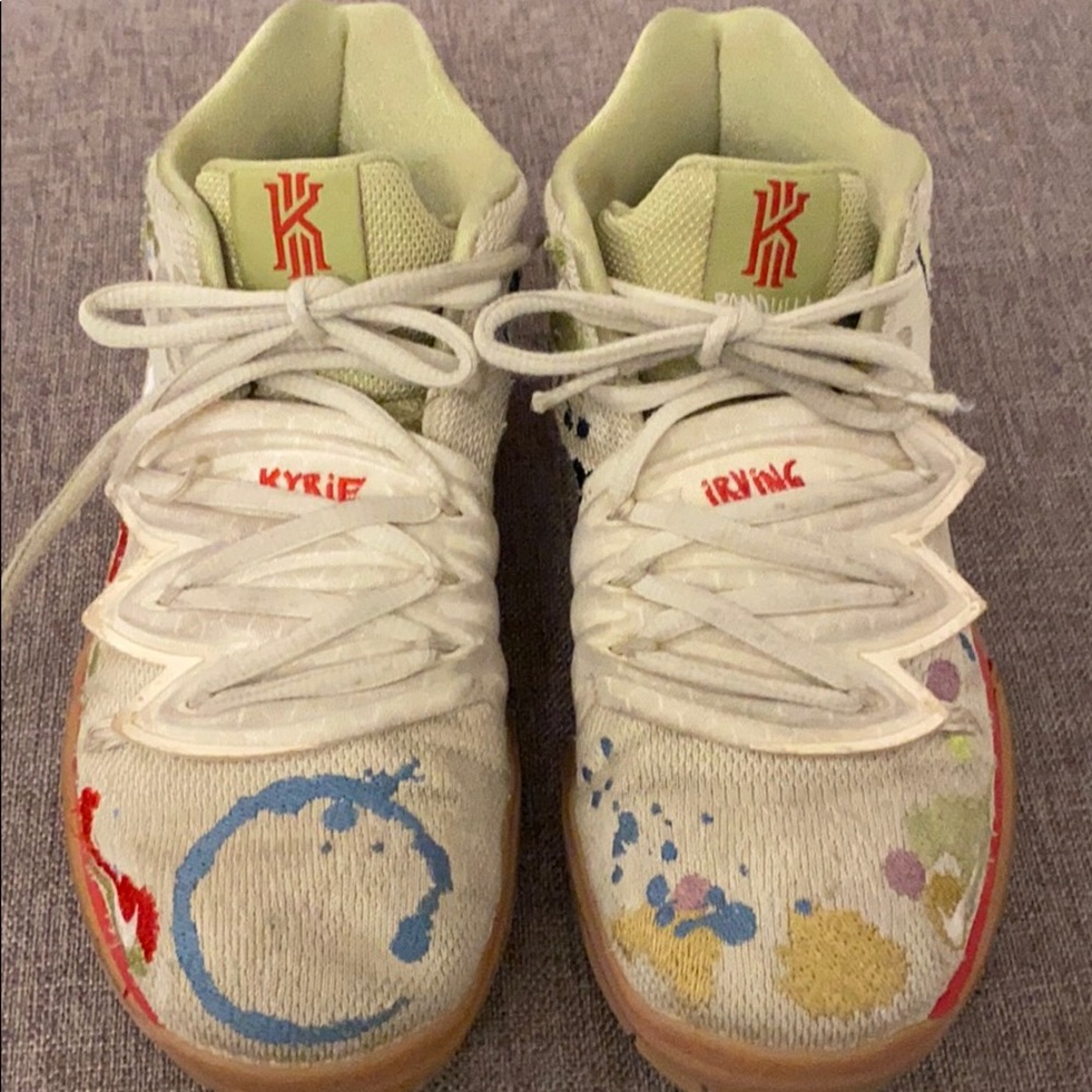 Boys Nike kyrie splatter sneakers size 5 youth